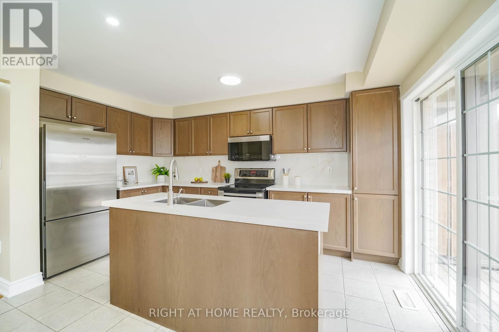 












97 AINLEY ROAD

,
Ajax (Central East),




Ontario
L1Z0S9

