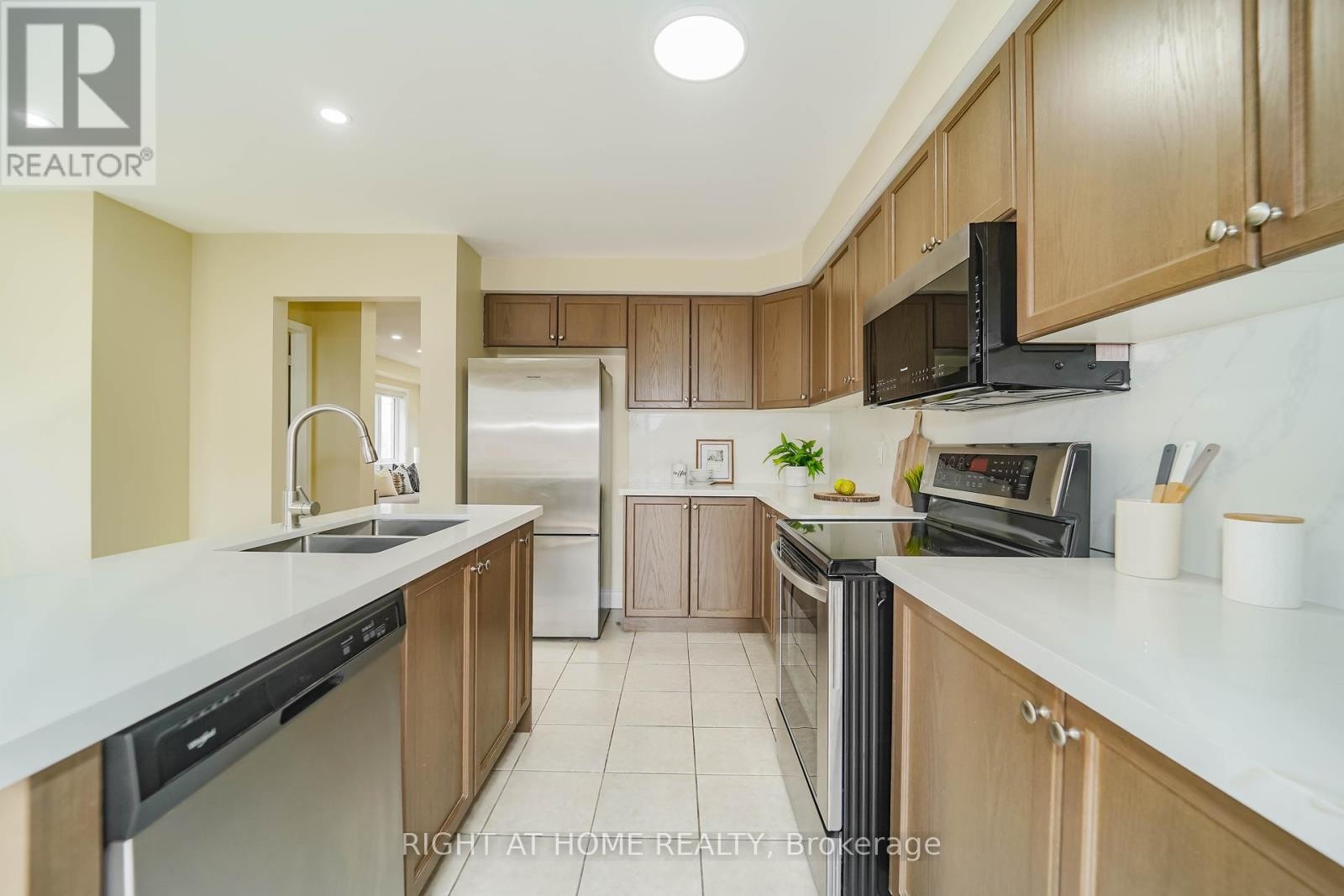 












97 AINLEY ROAD

,
Ajax (Central East),




Ontario
L1Z0S9

