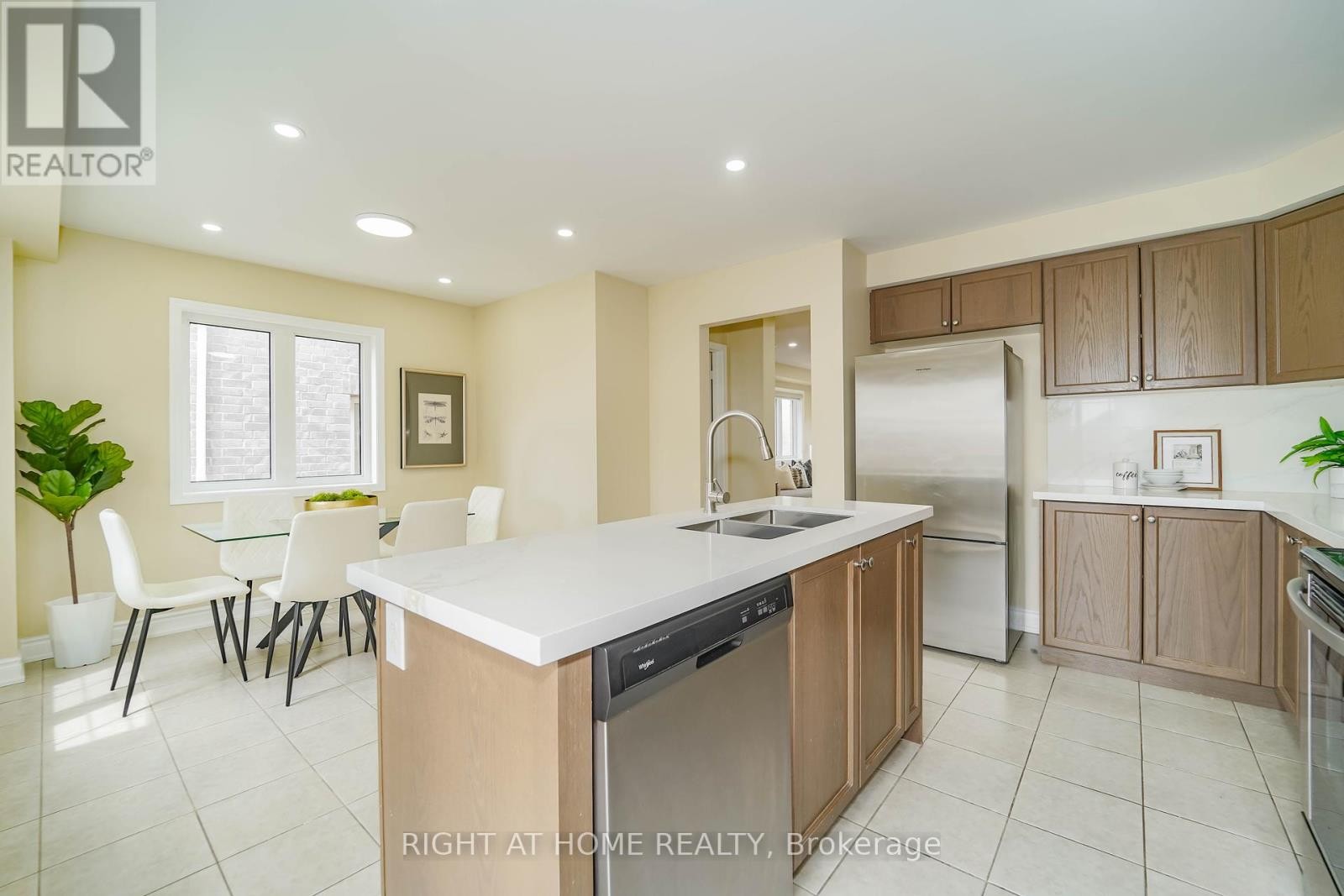 












97 AINLEY ROAD

,
Ajax (Central East),




Ontario
L1Z0S9

