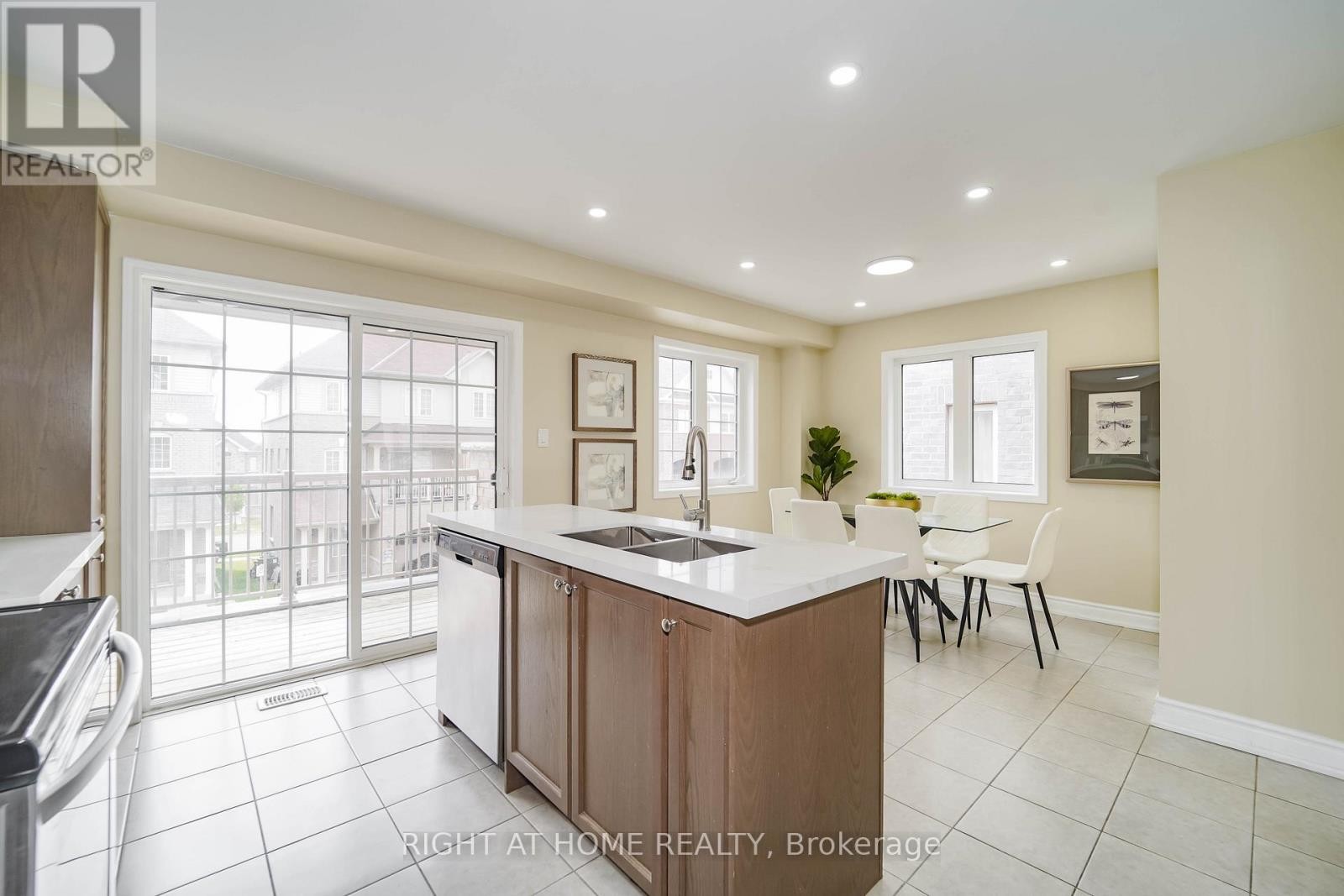 












97 AINLEY ROAD

,
Ajax (Central East),




Ontario
L1Z0S9

