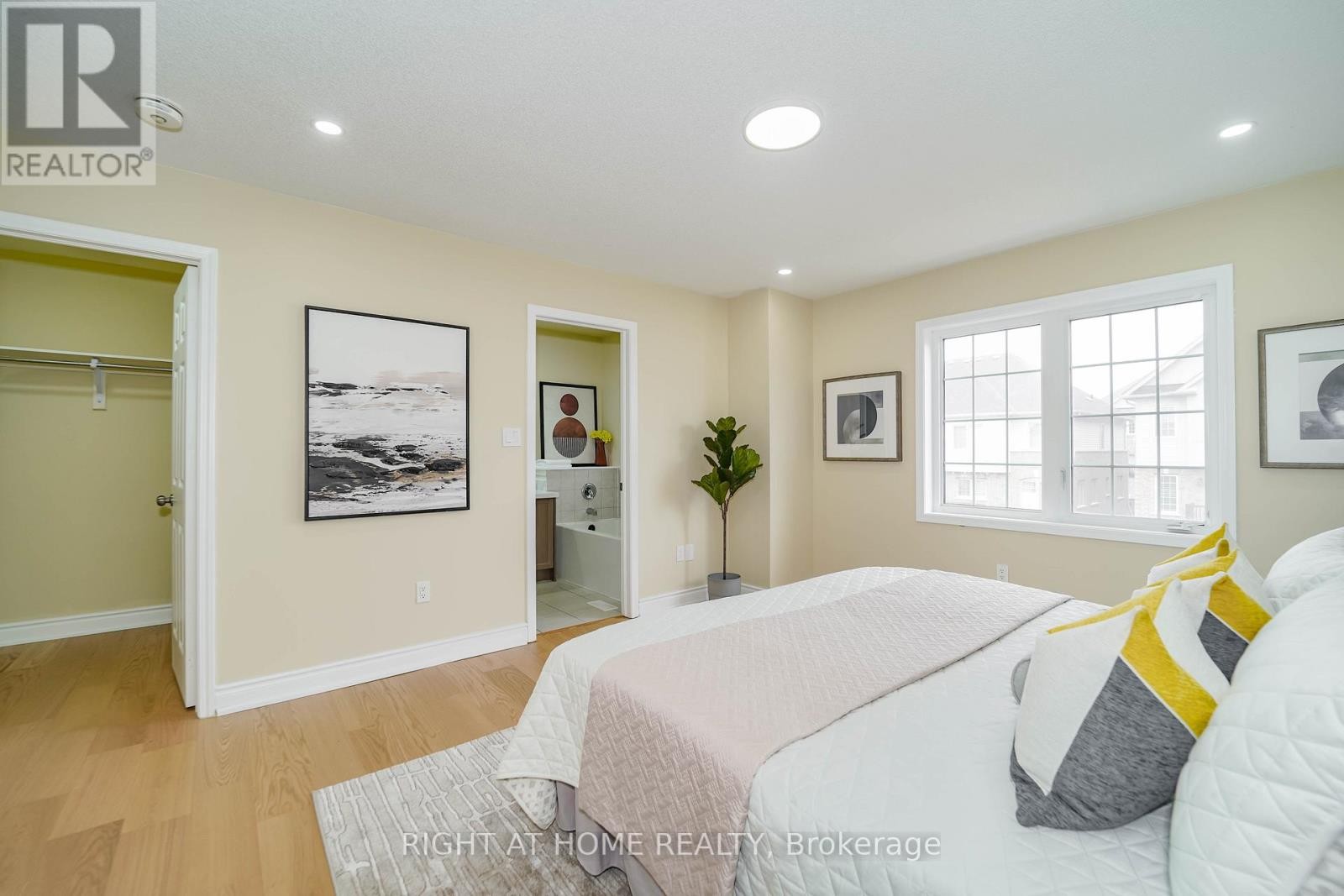 












97 AINLEY ROAD

,
Ajax (Central East),




Ontario
L1Z0S9

