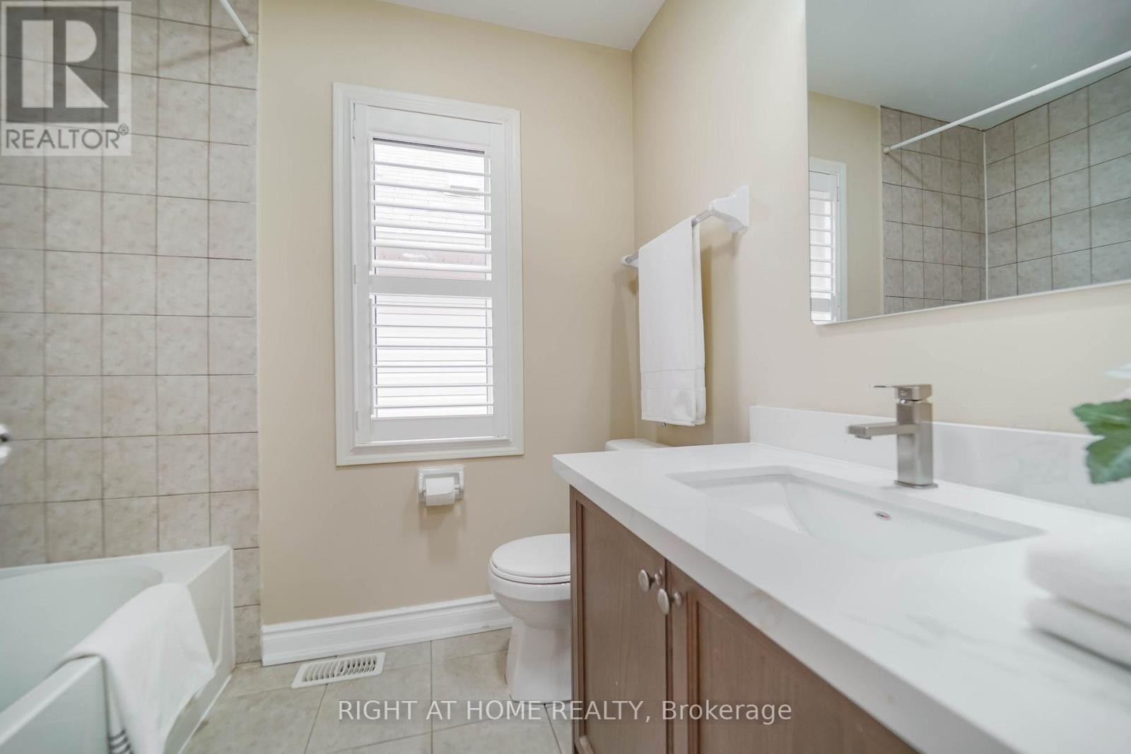 












97 AINLEY ROAD

,
Ajax (Central East),




Ontario
L1Z0S9

