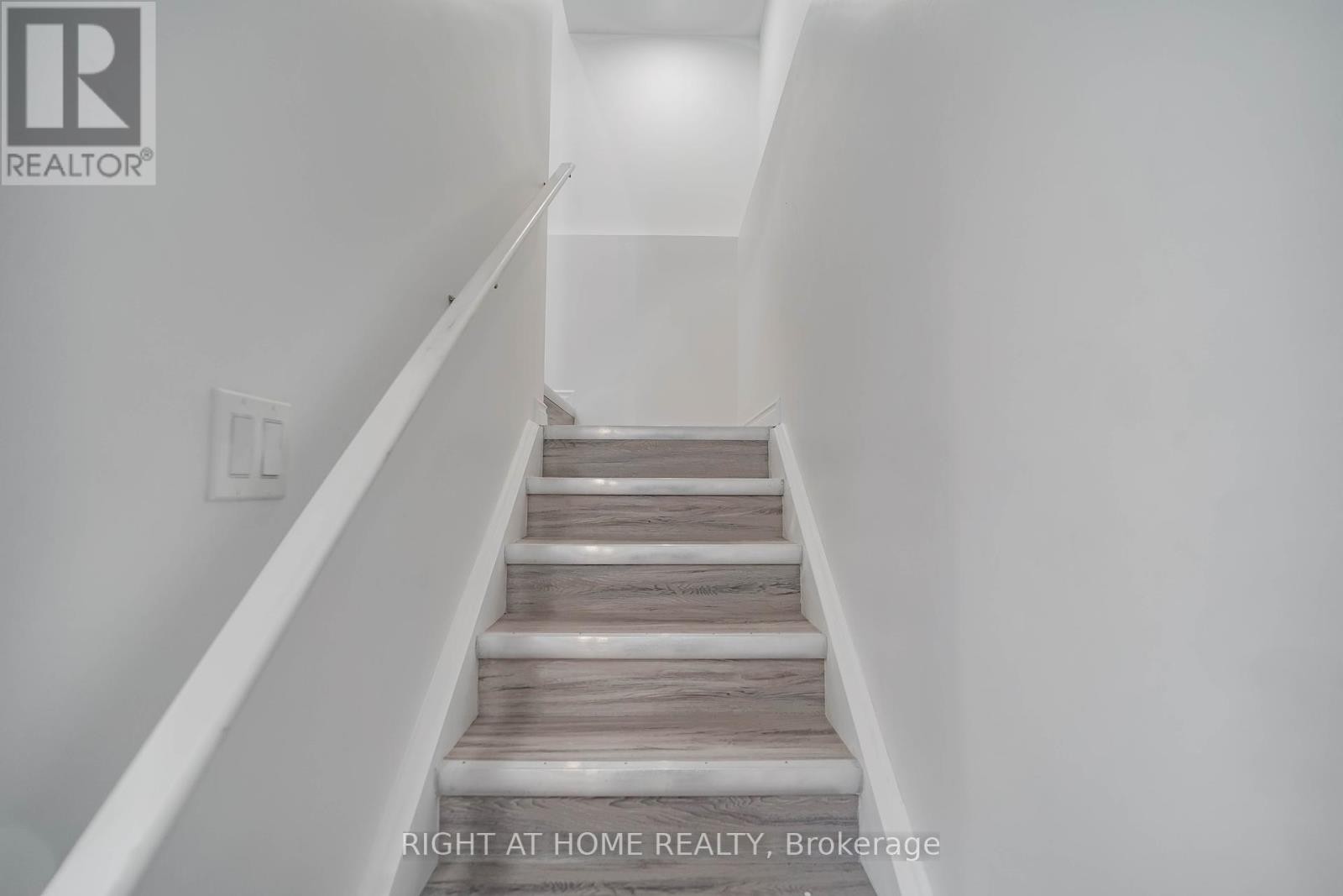 












97 AINLEY ROAD

,
Ajax (Central East),




Ontario
L1Z0S9

