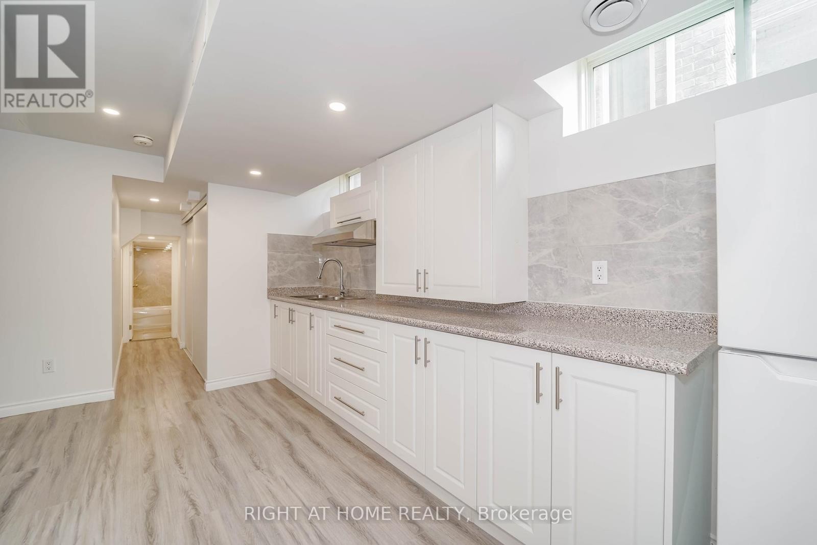 












97 AINLEY ROAD

,
Ajax (Central East),




Ontario
L1Z0S9

