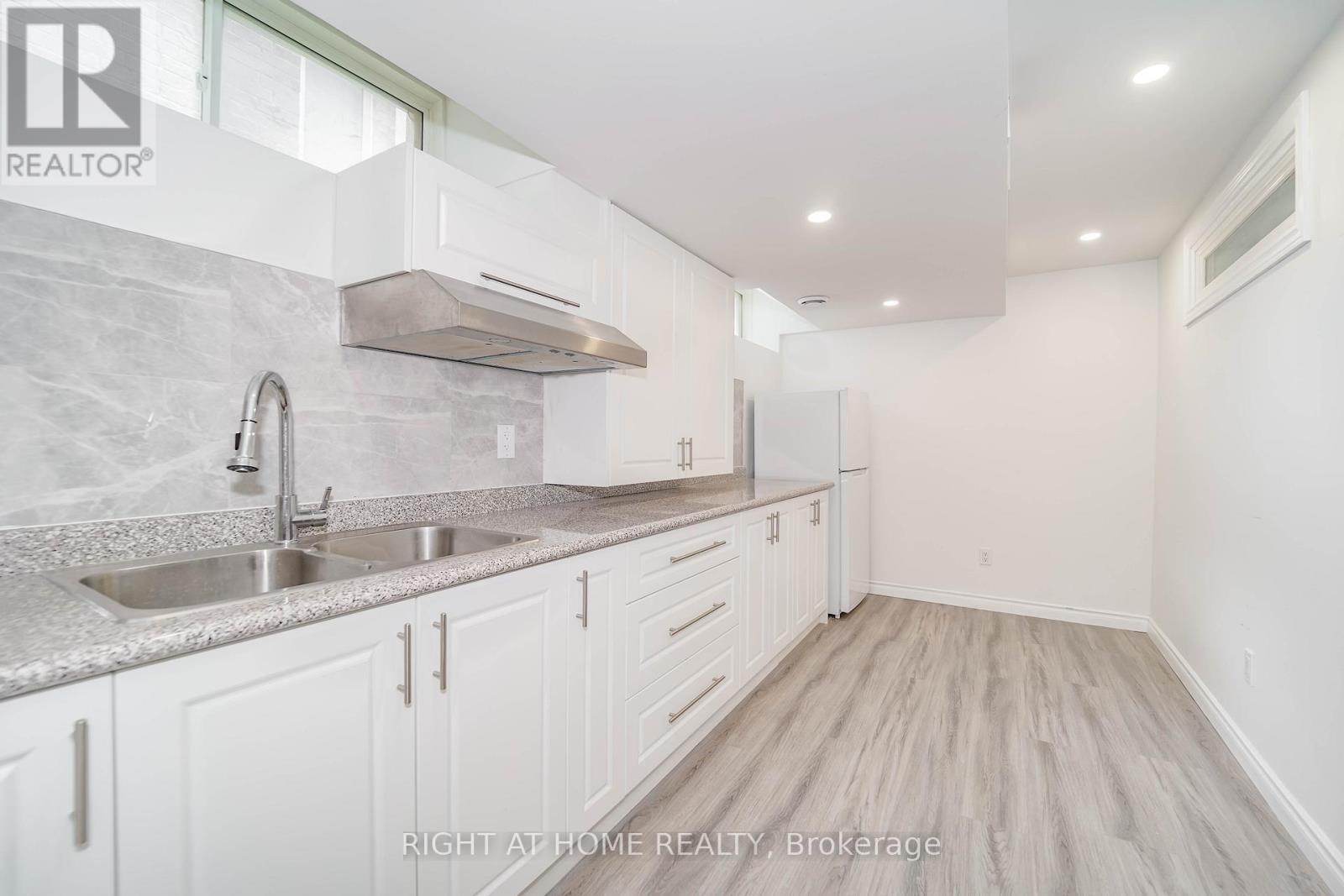 












97 AINLEY ROAD

,
Ajax (Central East),




Ontario
L1Z0S9


