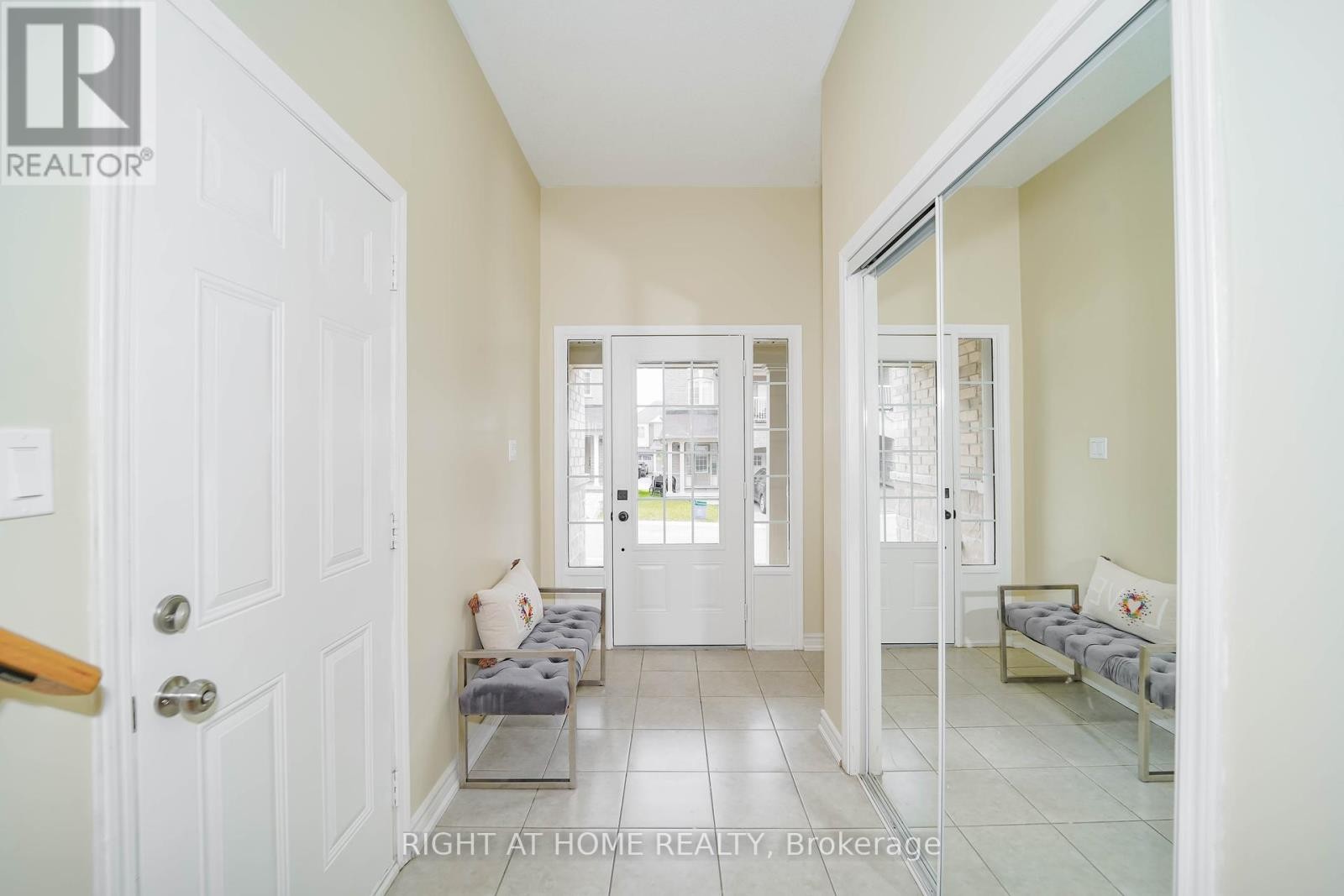 












97 AINLEY ROAD

,
Ajax (Central East),




Ontario
L1Z0S9

