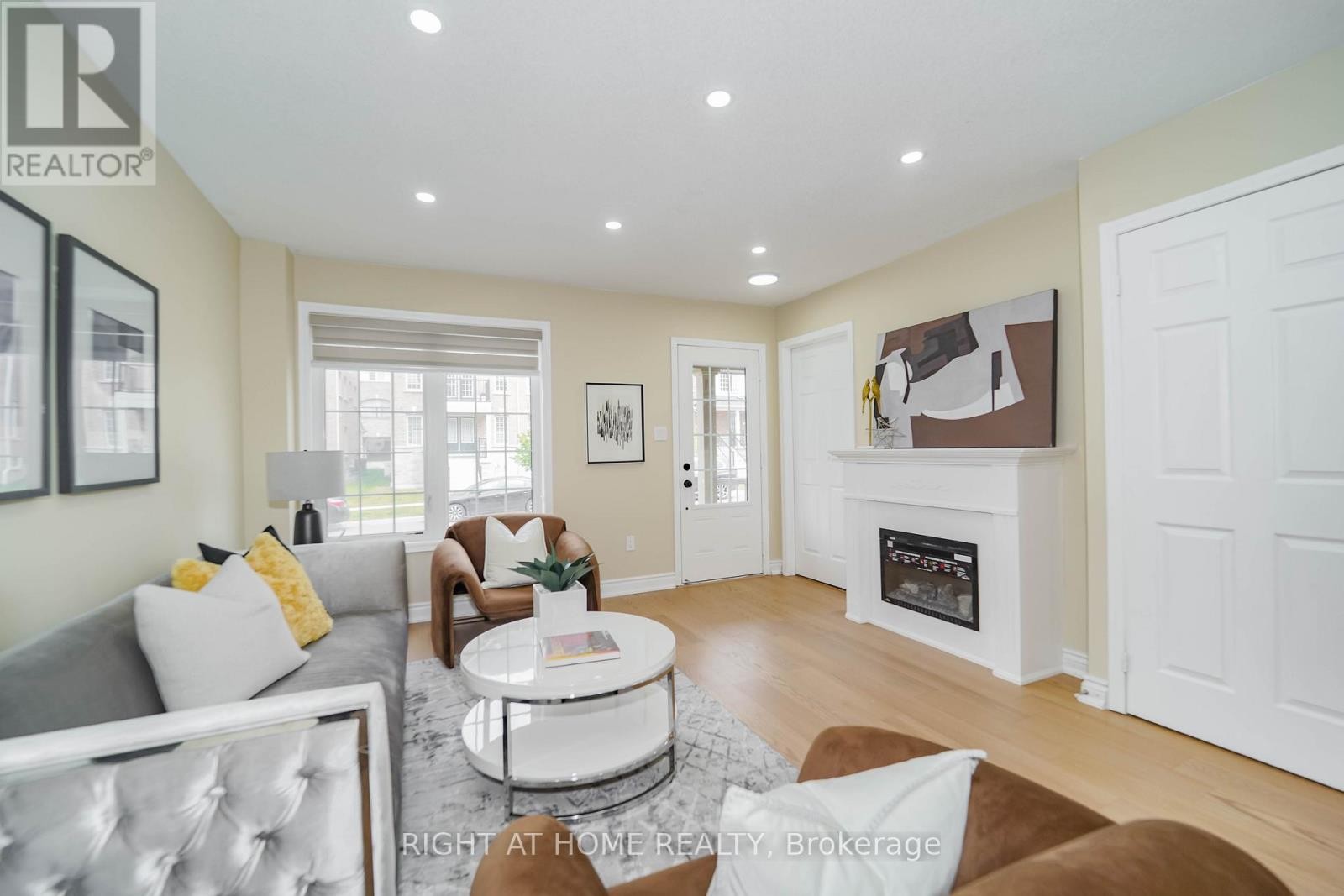 












97 AINLEY ROAD

,
Ajax (Central East),




Ontario
L1Z0S9

