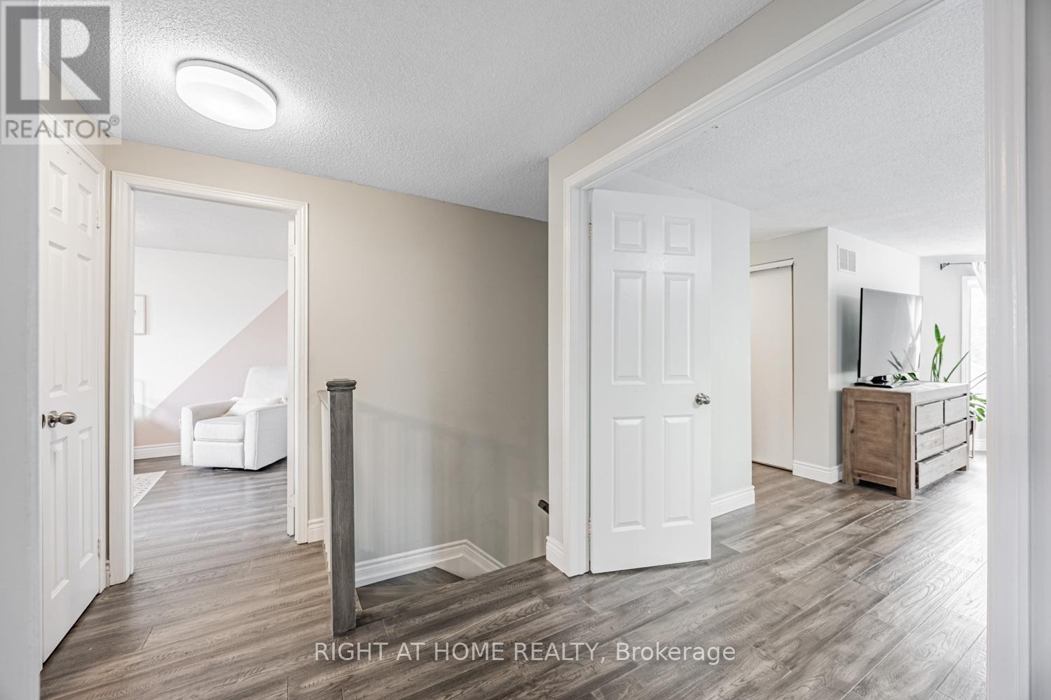 












34 BEAUMONT DRIVE

,
Ajax (Central West),




Ontario
L1T1P8

