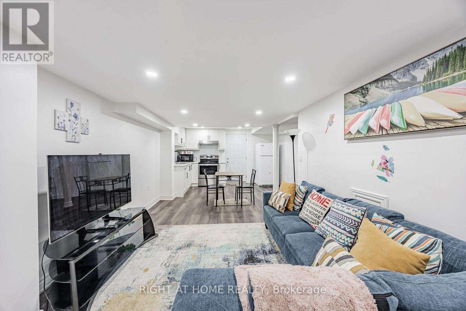 












34 BEAUMONT DRIVE

,
Ajax (Central West),




Ontario
L1T1P8

