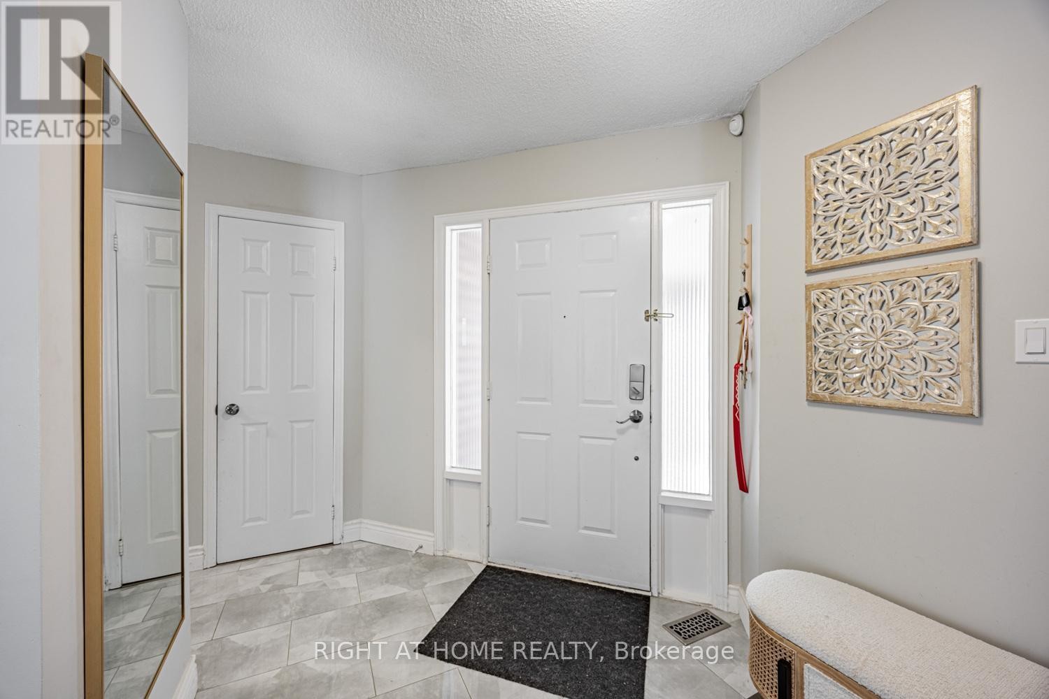 












34 BEAUMONT DRIVE

,
Ajax (Central West),




Ontario
L1T1P8

