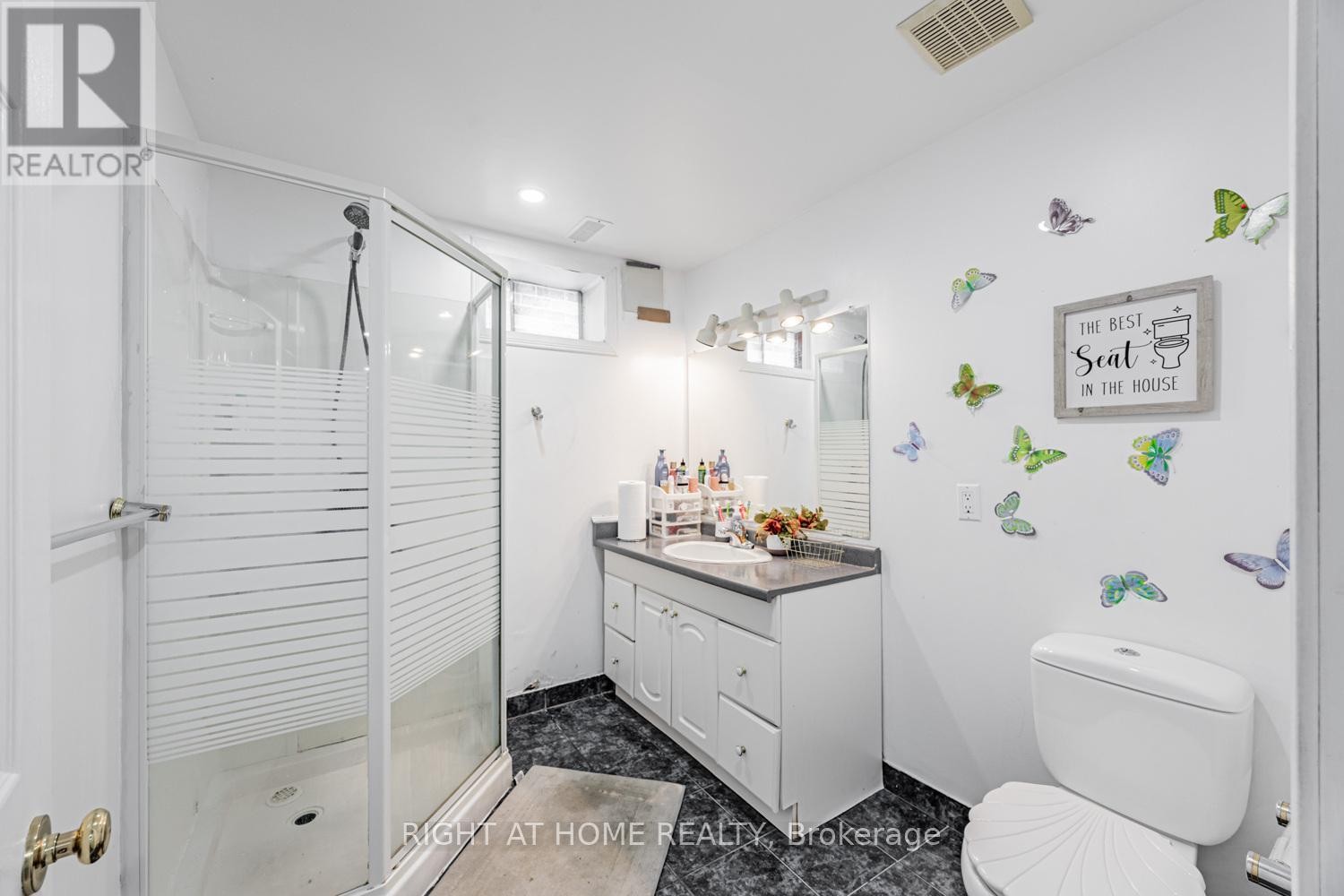 












34 BEAUMONT DRIVE

,
Ajax (Central West),




Ontario
L1T1P8

