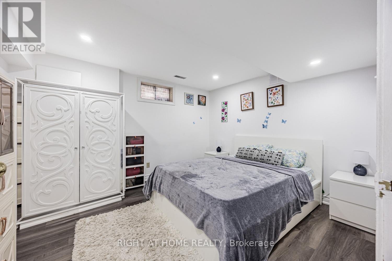 












34 BEAUMONT DRIVE

,
Ajax (Central West),




Ontario
L1T1P8

