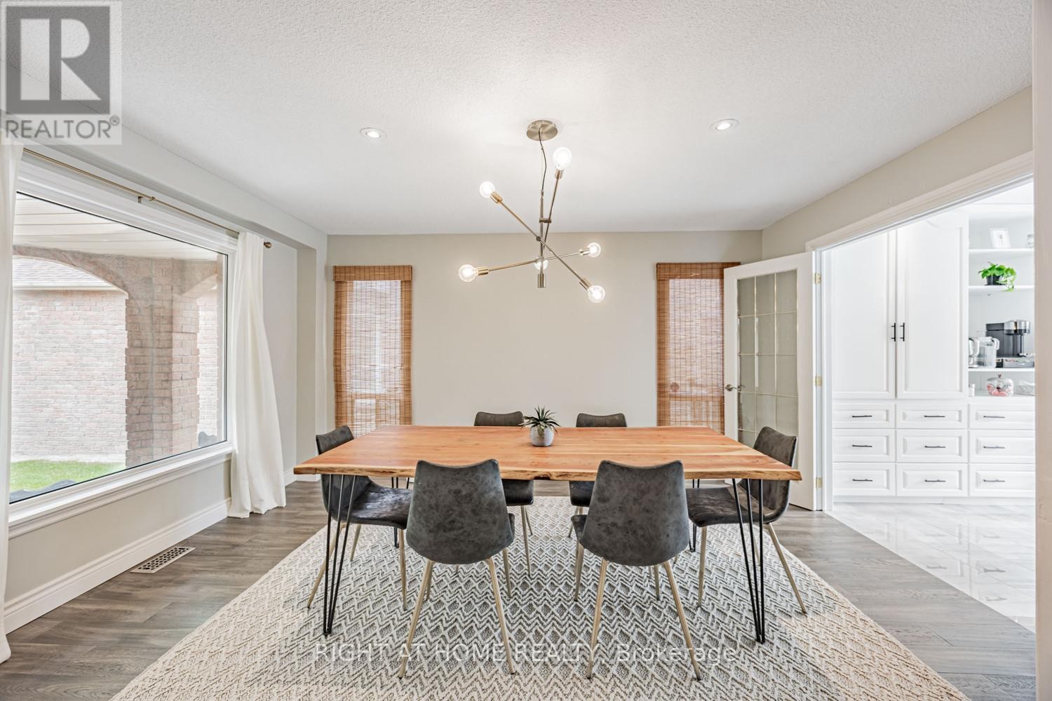 












34 BEAUMONT DRIVE

,
Ajax (Central West),




Ontario
L1T1P8

