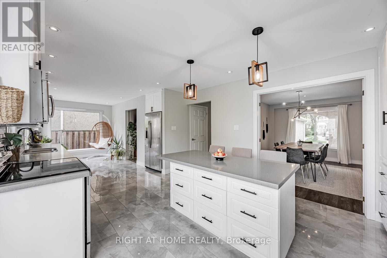 












34 BEAUMONT DRIVE

,
Ajax (Central West),




Ontario
L1T1P8

