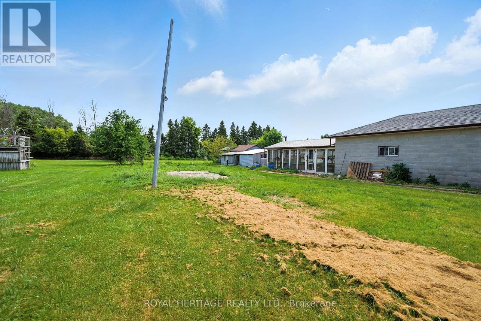 












1595 TAUNTON ROAD

,
Clarington,




Ontario
L0B1J0

