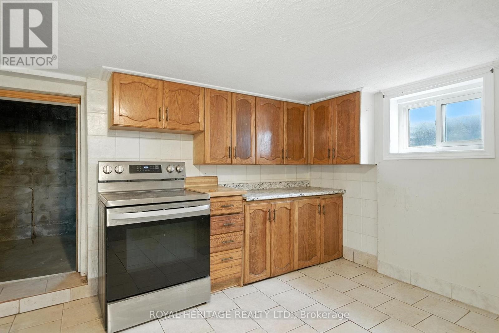 












1595 TAUNTON ROAD

,
Clarington,




Ontario
L0B1J0

