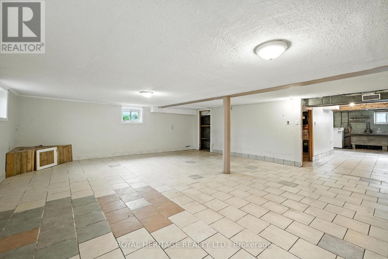 












1595 TAUNTON ROAD

,
Clarington,




Ontario
L0B1J0

