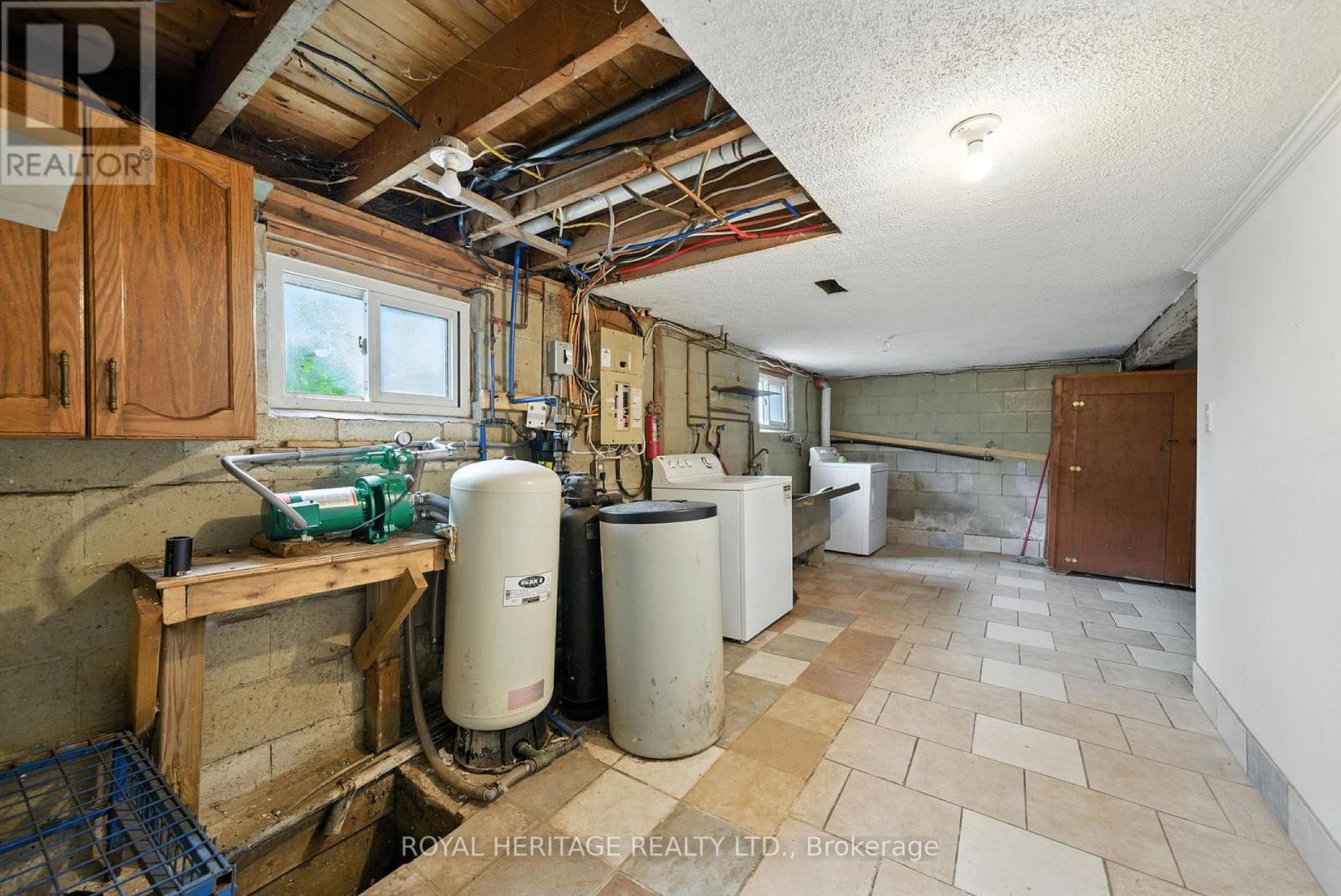 












1595 TAUNTON ROAD

,
Clarington,




Ontario
L0B1J0

