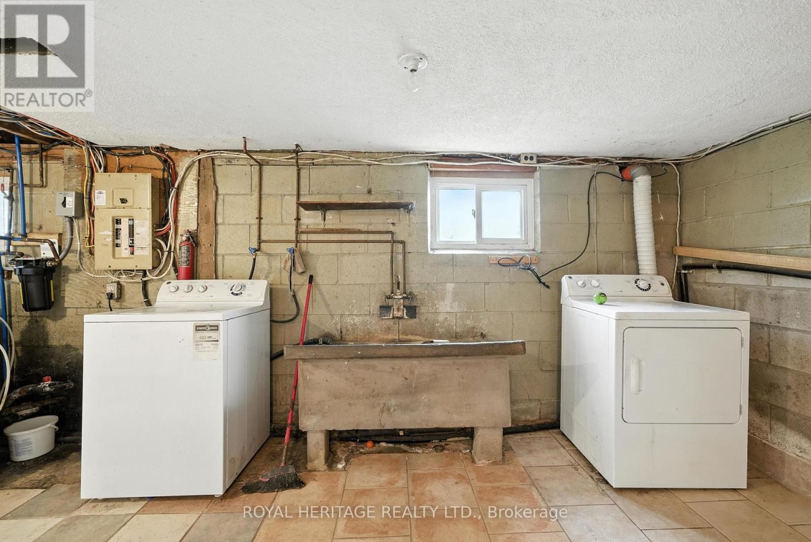 












1595 TAUNTON ROAD

,
Clarington,




Ontario
L0B1J0

