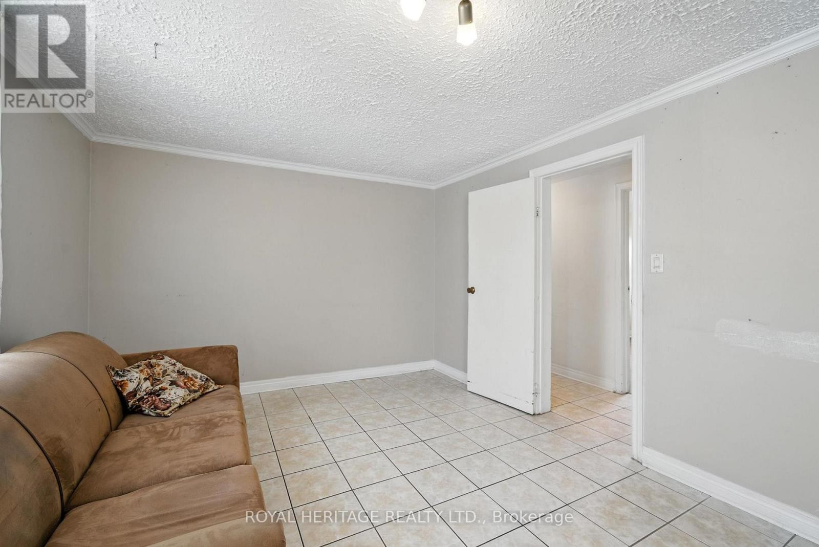 












1595 TAUNTON ROAD

,
Clarington,




Ontario
L0B1J0

