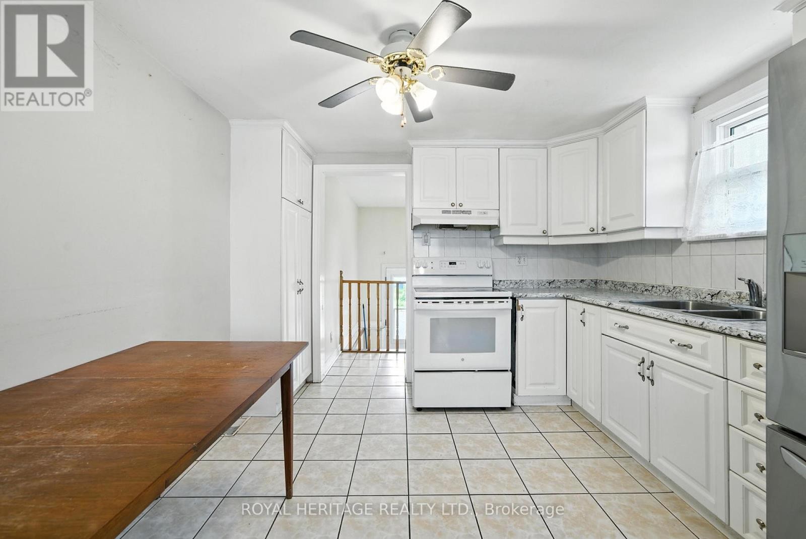 












1595 TAUNTON ROAD

,
Clarington,




Ontario
L0B1J0


