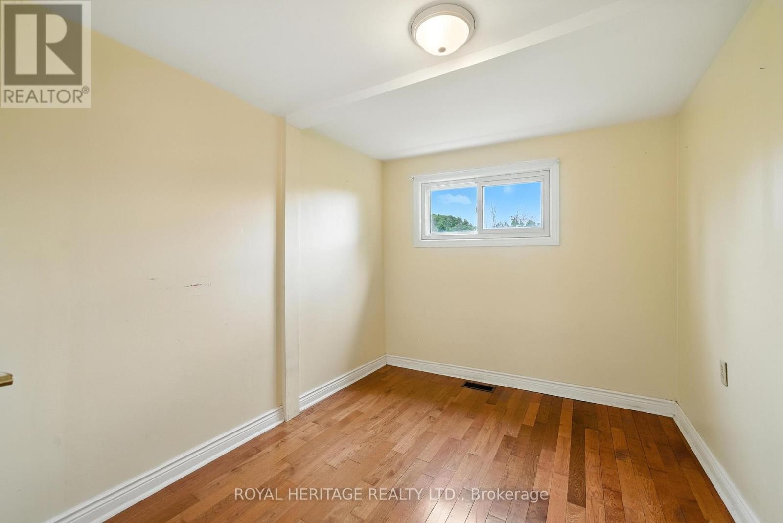 












1595 TAUNTON ROAD

,
Clarington,




Ontario
L0B1J0

