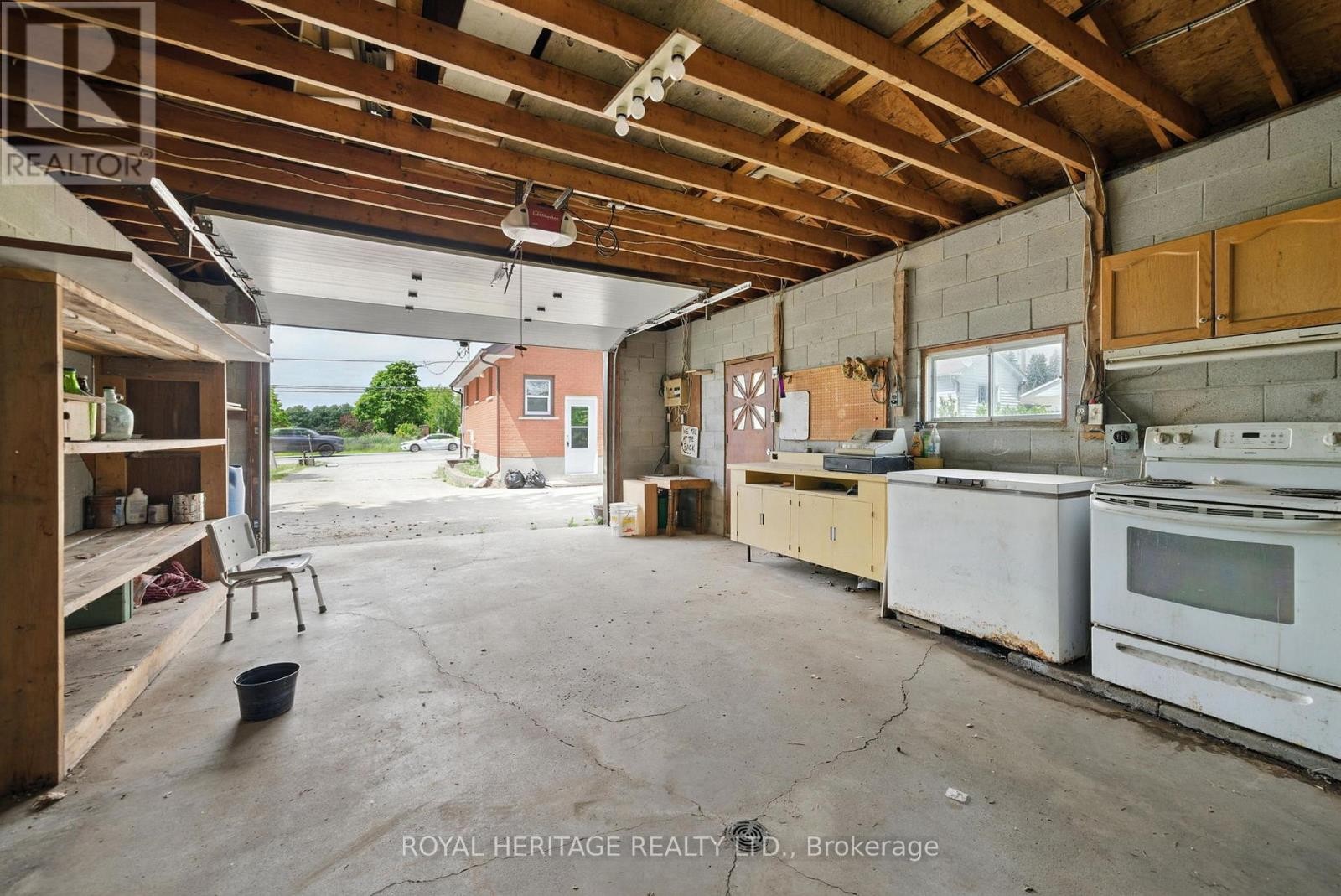 












1595 TAUNTON ROAD

,
Clarington,




Ontario
L0B1J0

