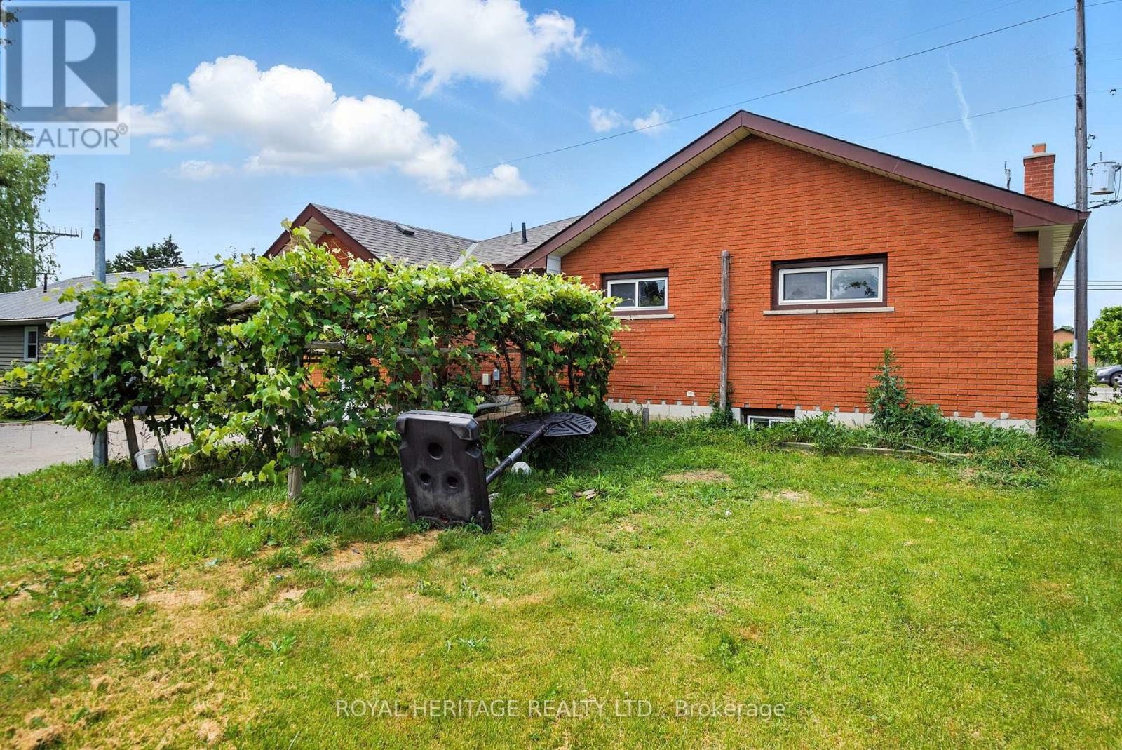 












1595 TAUNTON ROAD

,
Clarington,




Ontario
L0B1J0


