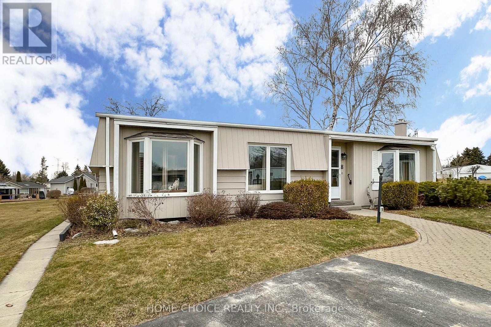 












8 SEVENTH HOLE COURT

,
Clarington (Newcastle),




Ontario
L1B1B5


