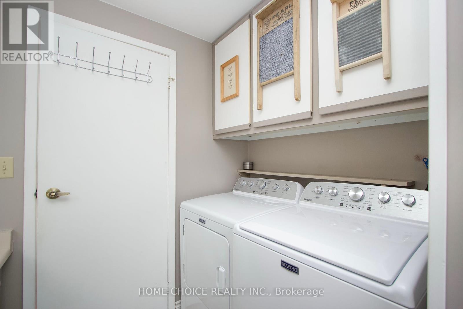 












8 SEVENTH HOLE COURT

,
Clarington (Newcastle),




Ontario
L1B1B5

