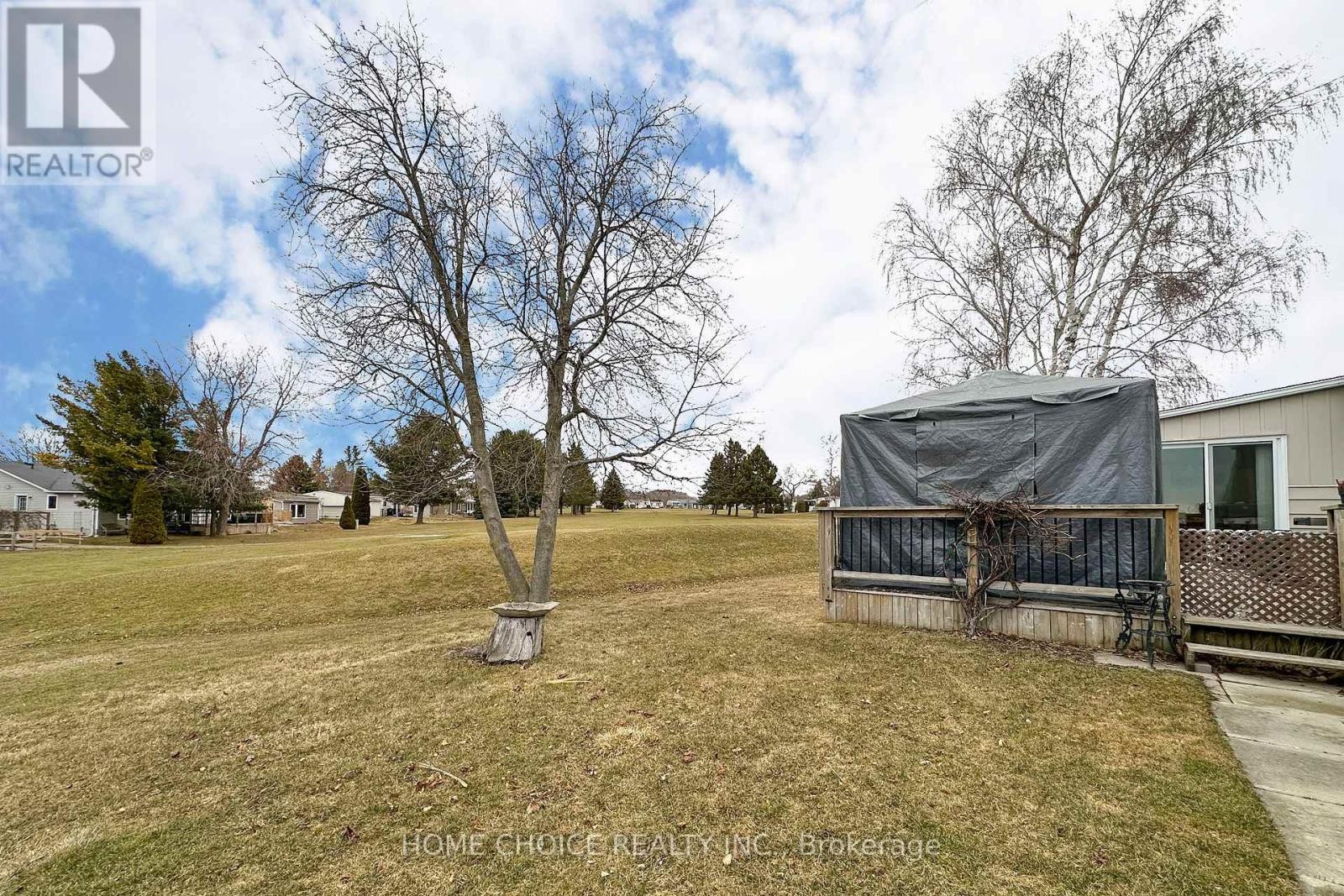 












8 SEVENTH HOLE COURT

,
Clarington (Newcastle),




Ontario
L1B1B5

