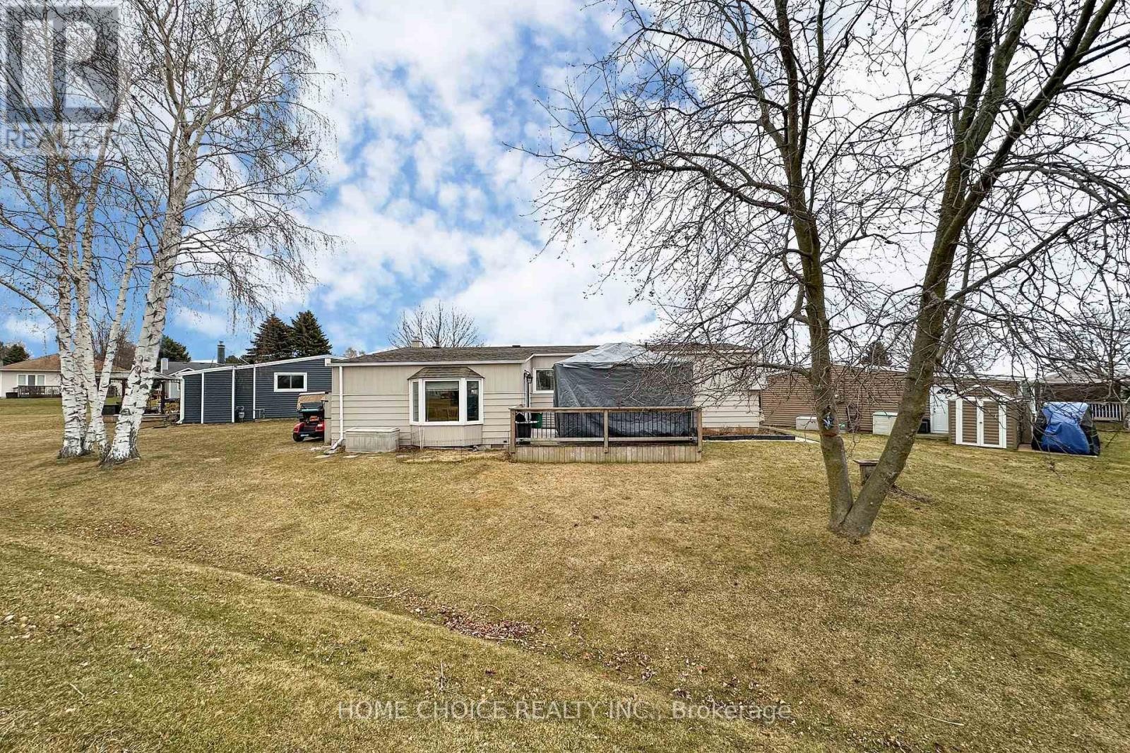 












8 SEVENTH HOLE COURT

,
Clarington (Newcastle),




Ontario
L1B1B5

