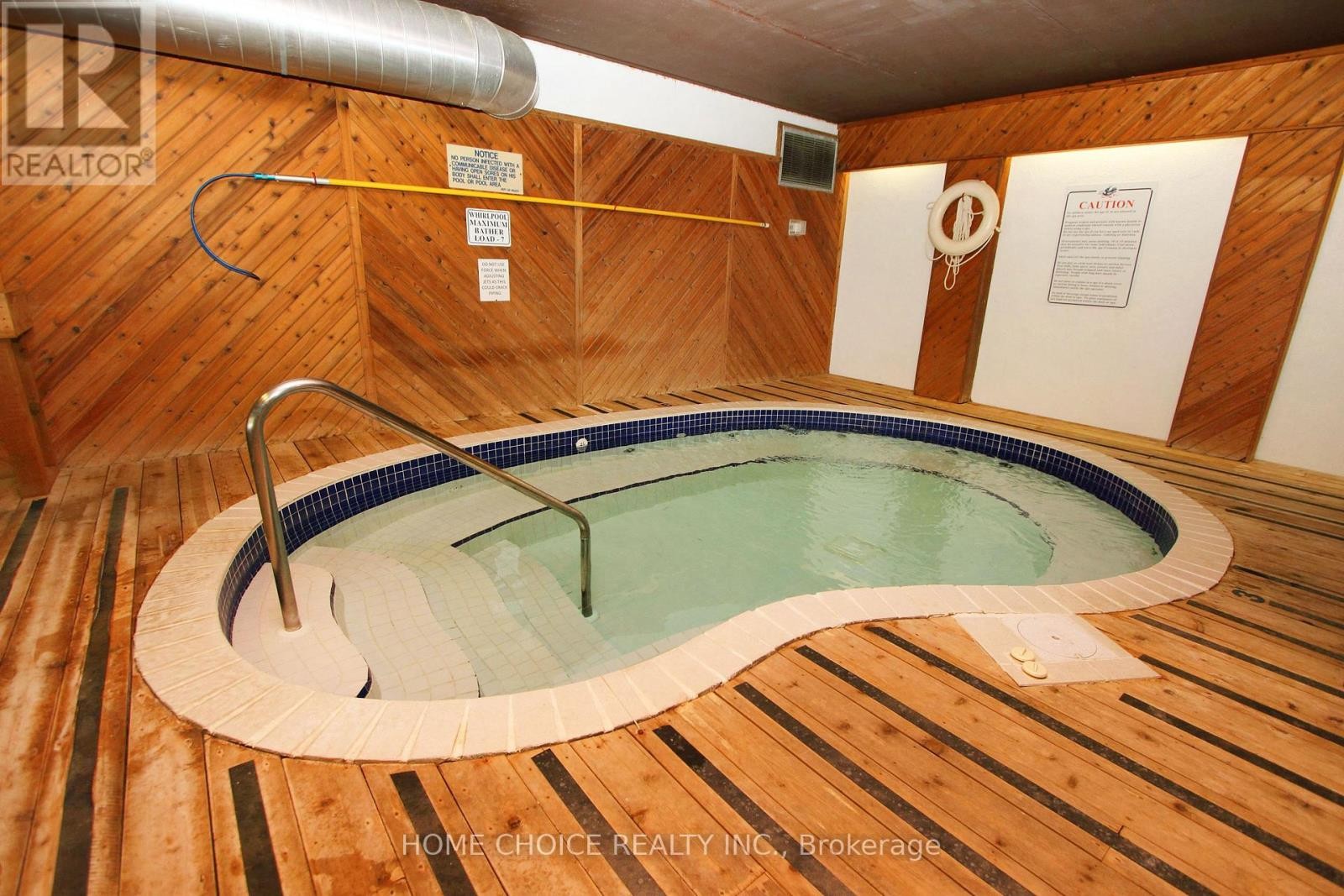 












8 SEVENTH HOLE COURT

,
Clarington (Newcastle),




Ontario
L1B1B5

