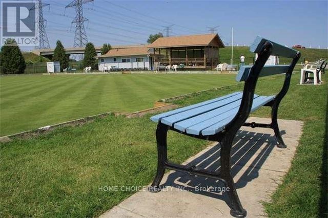












8 SEVENTH HOLE COURT

,
Clarington (Newcastle),




Ontario
L1B1B5

