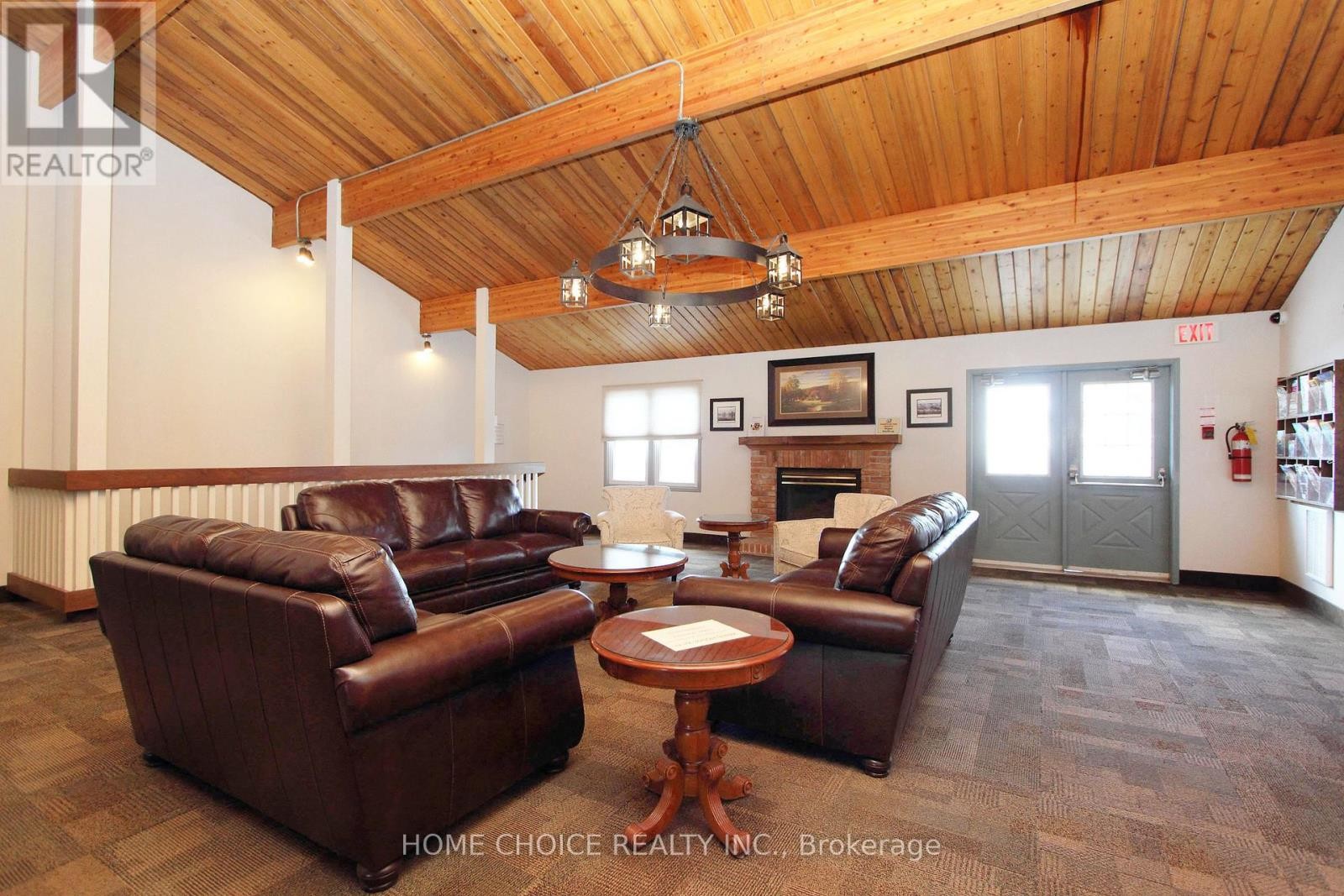 












8 SEVENTH HOLE COURT

,
Clarington (Newcastle),




Ontario
L1B1B5


