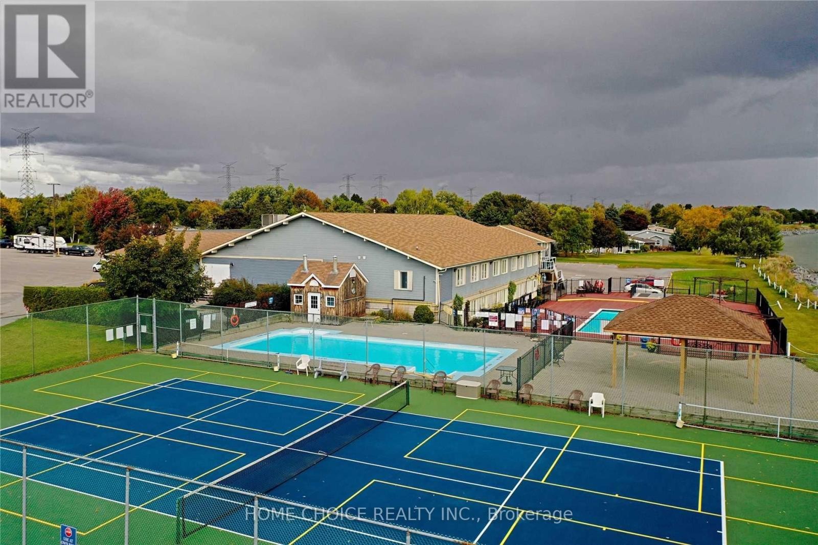 












8 SEVENTH HOLE COURT

,
Clarington (Newcastle),




Ontario
L1B1B5


