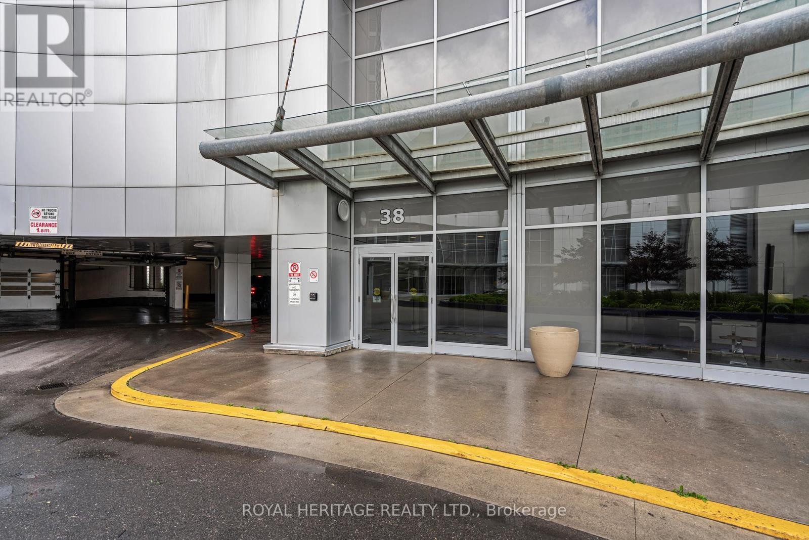 












1716 - 38 LEE CENTRE DRIVE

,
Toronto (Woburn),




Ontario
M1H3J7

