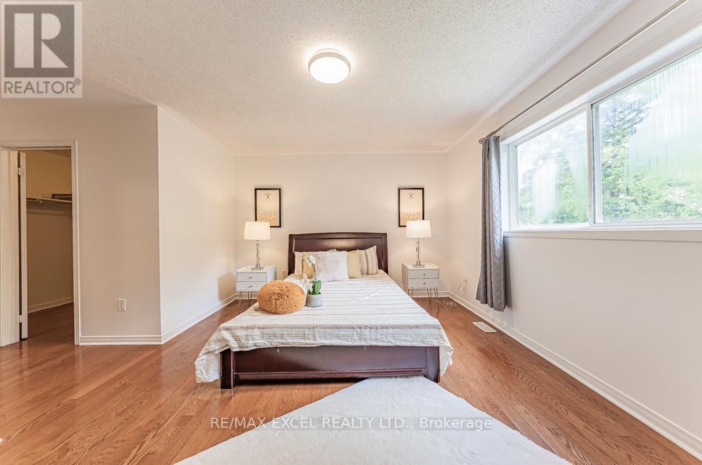 












71A MONTEZUMA TRAIL

,
Toronto (Agincourt North),




Ontario
M1V1K4

