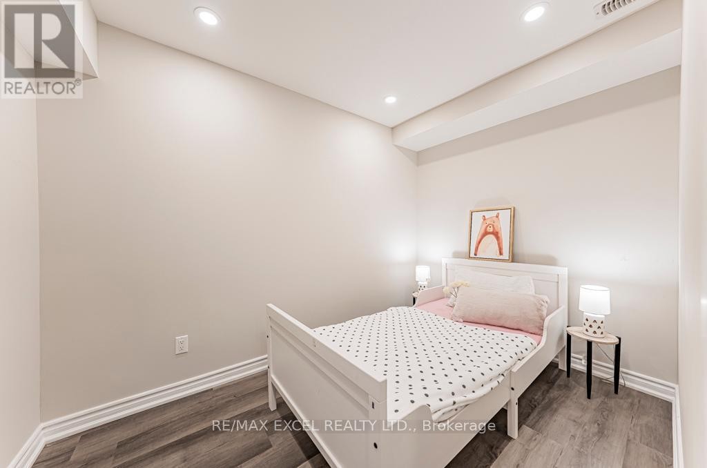 












71A MONTEZUMA TRAIL

,
Toronto (Agincourt North),




Ontario
M1V1K4

