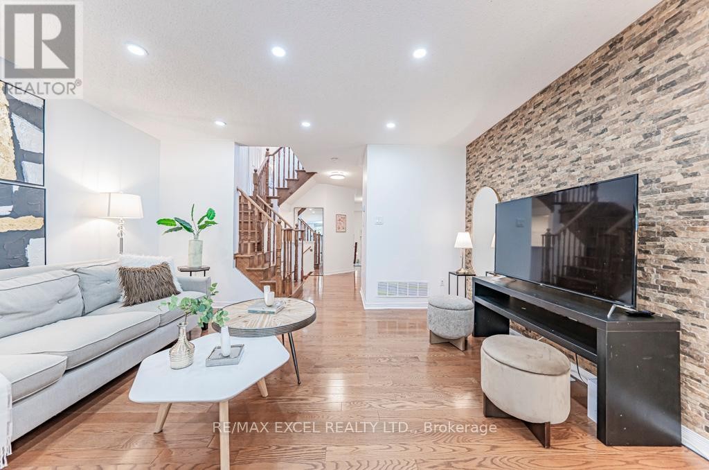 












71A MONTEZUMA TRAIL

,
Toronto (Agincourt North),




Ontario
M1V1K4

