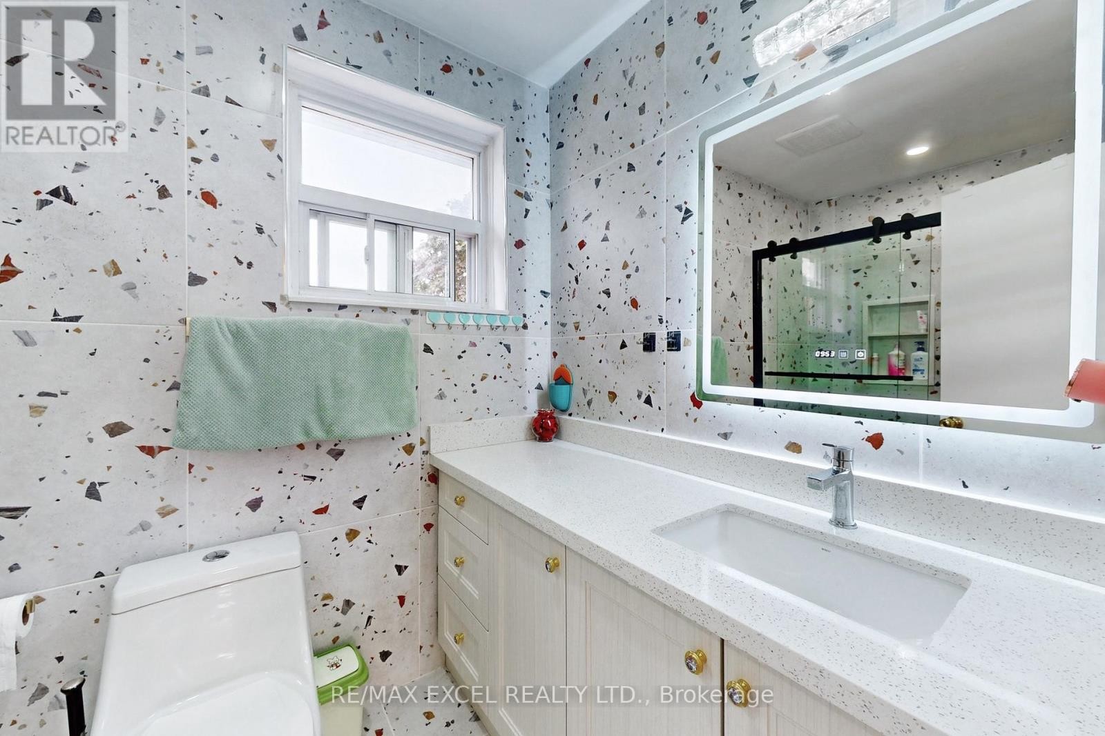 












43 SONMORE DRIVE

,
Toronto (Agincourt South-Malvern West),




Ontario
M1S1X3

