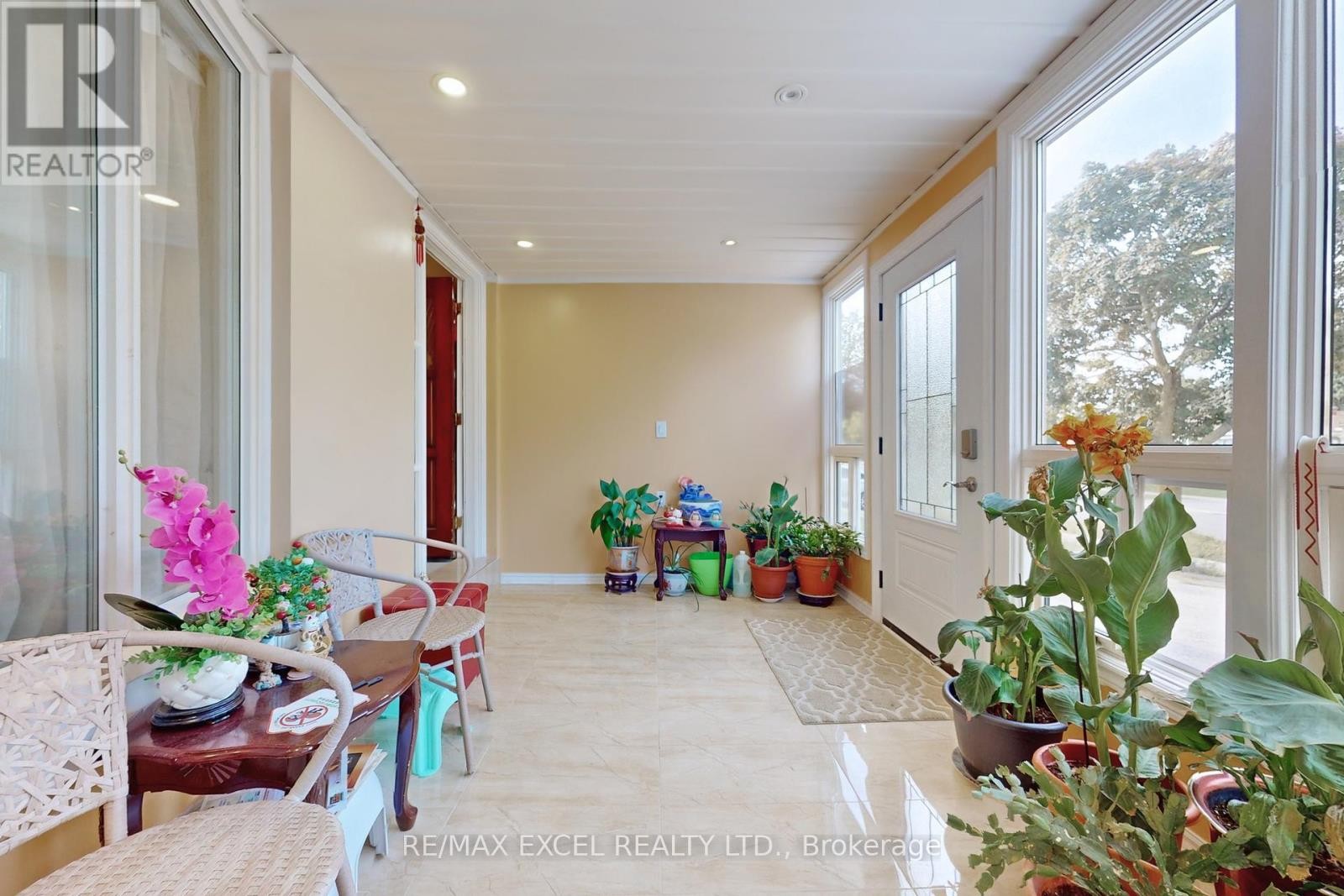 












43 SONMORE DRIVE

,
Toronto (Agincourt South-Malvern West),




Ontario
M1S1X3

