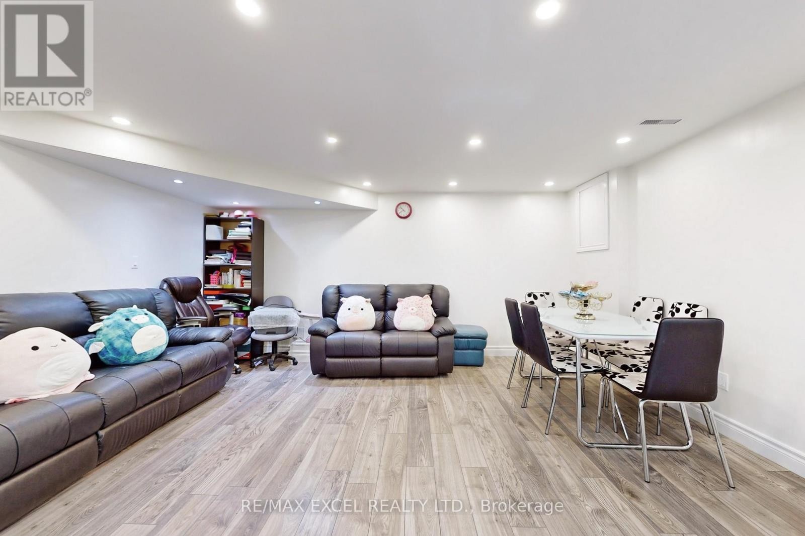 












43 SONMORE DRIVE

,
Toronto (Agincourt South-Malvern West),




Ontario
M1S1X3

