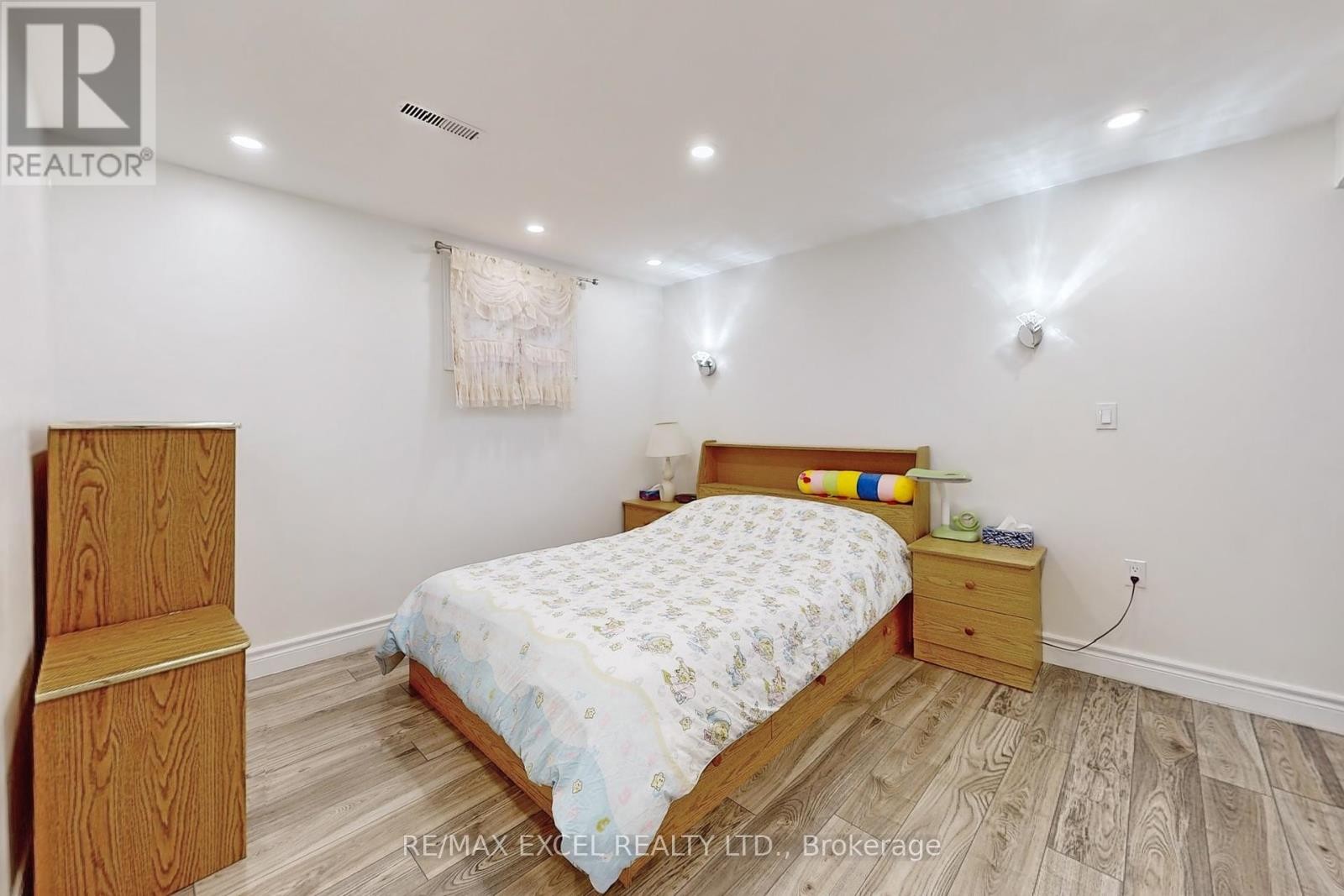 












43 SONMORE DRIVE

,
Toronto (Agincourt South-Malvern West),




Ontario
M1S1X3

