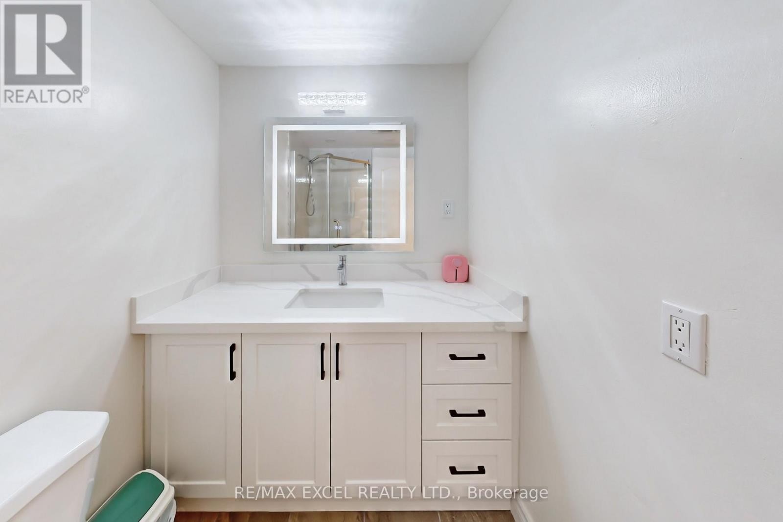 












43 SONMORE DRIVE

,
Toronto (Agincourt South-Malvern West),




Ontario
M1S1X3

