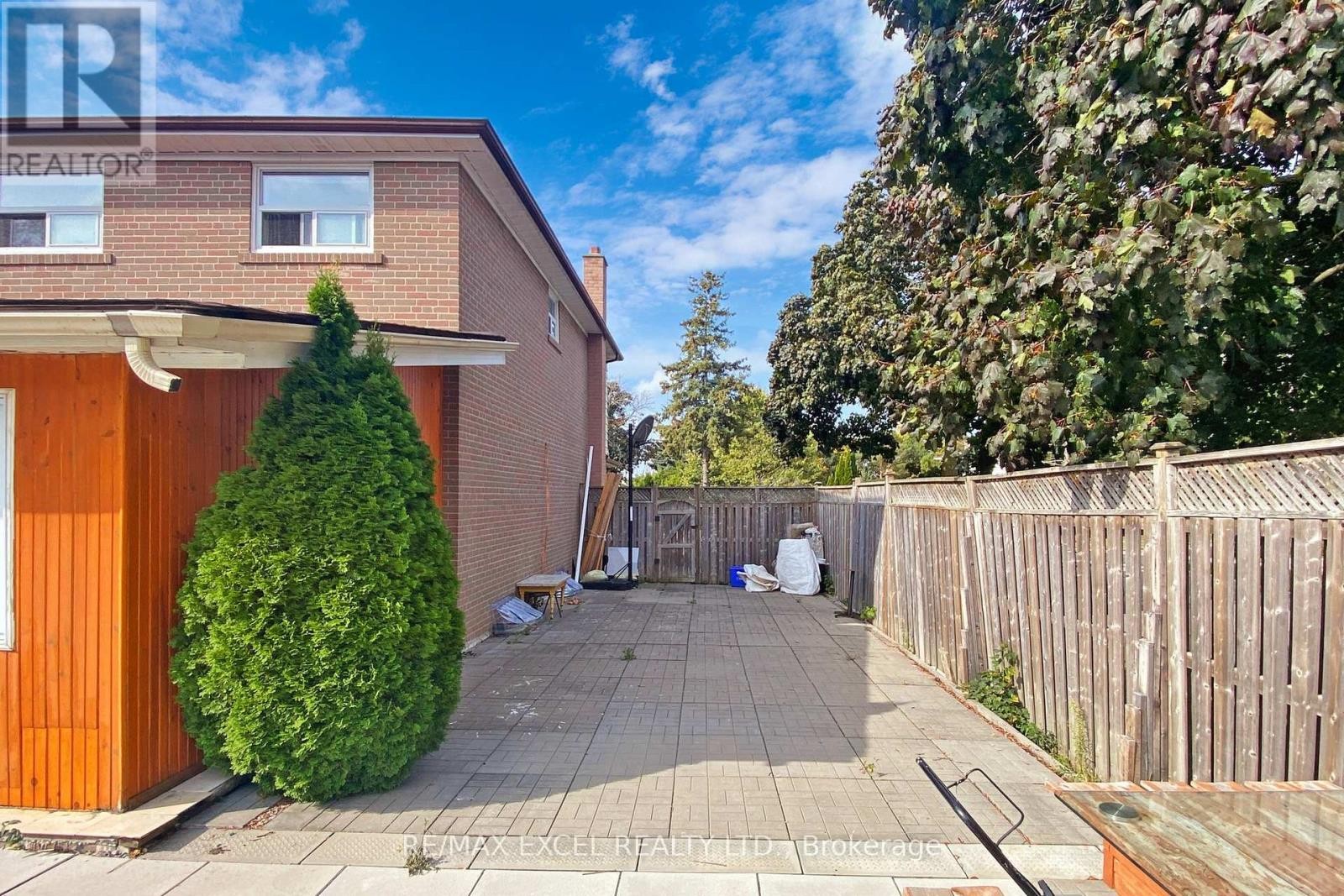 












43 SONMORE DRIVE

,
Toronto (Agincourt South-Malvern West),




Ontario
M1S1X3

