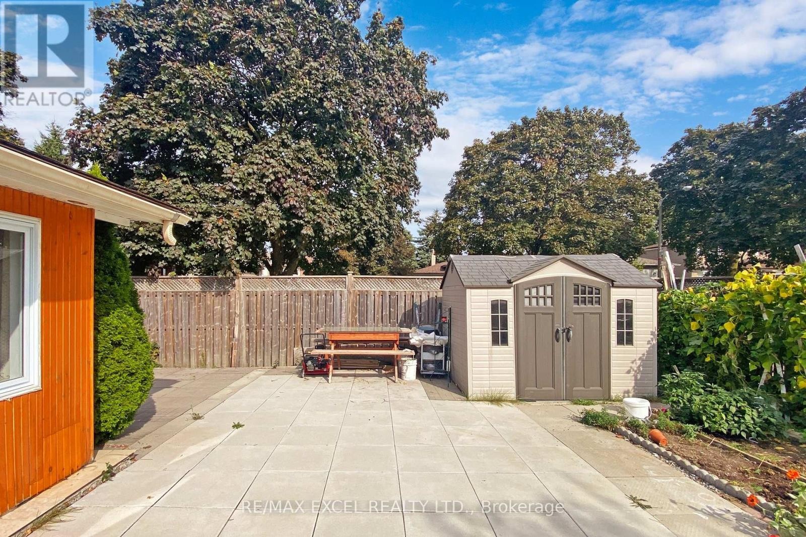 












43 SONMORE DRIVE

,
Toronto (Agincourt South-Malvern West),




Ontario
M1S1X3

