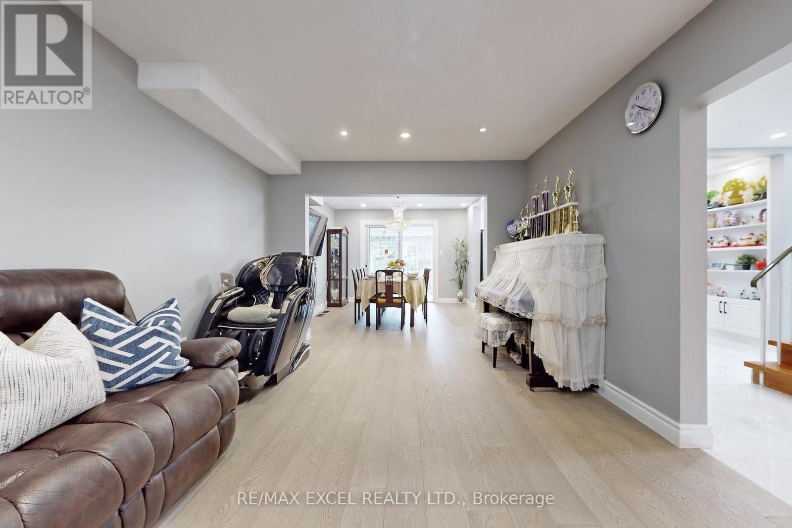 












43 SONMORE DRIVE

,
Toronto (Agincourt South-Malvern West),




Ontario
M1S1X3

