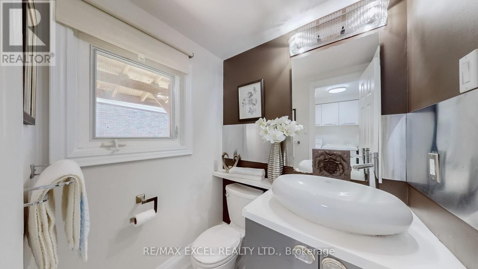 












80 EAGLEVIEW CRESCENT

,
Toronto (Steeles),




Ontario
M1W3N2

