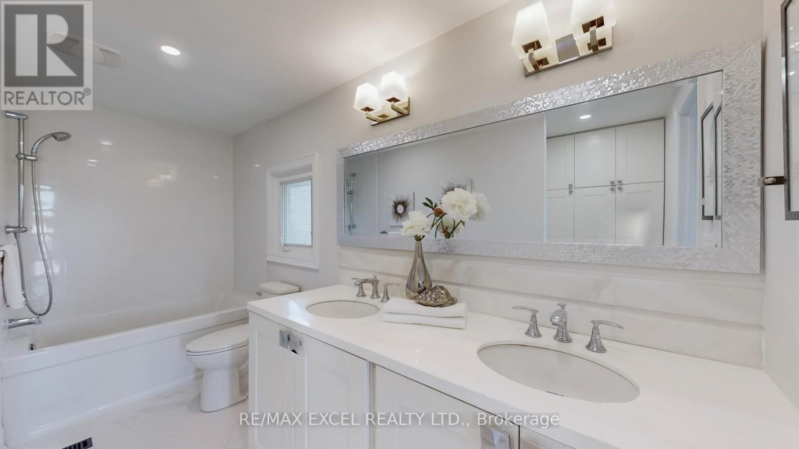 












80 EAGLEVIEW CRESCENT

,
Toronto (Steeles),




Ontario
M1W3N2

